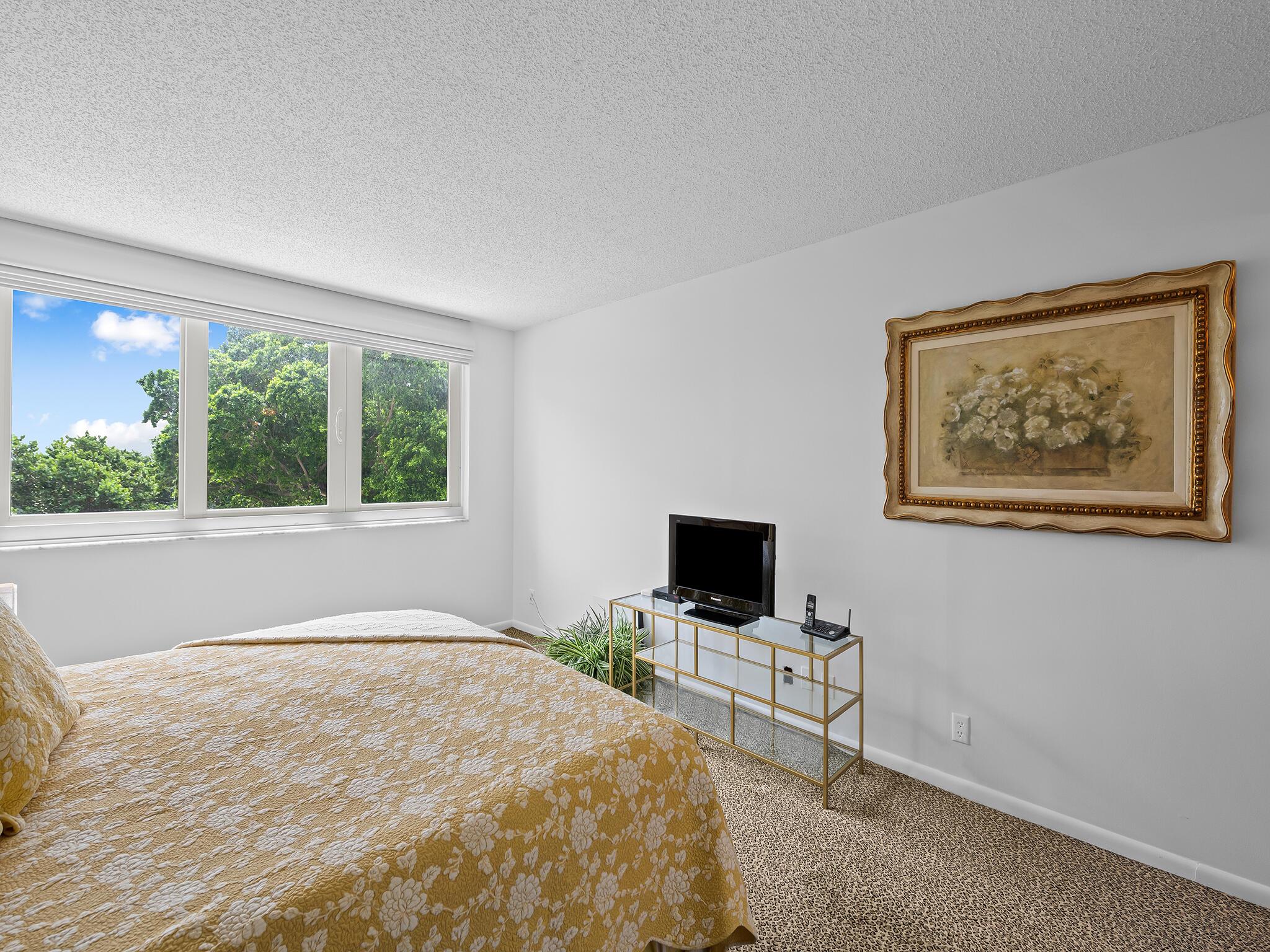 CARLTON CONDO - Residential