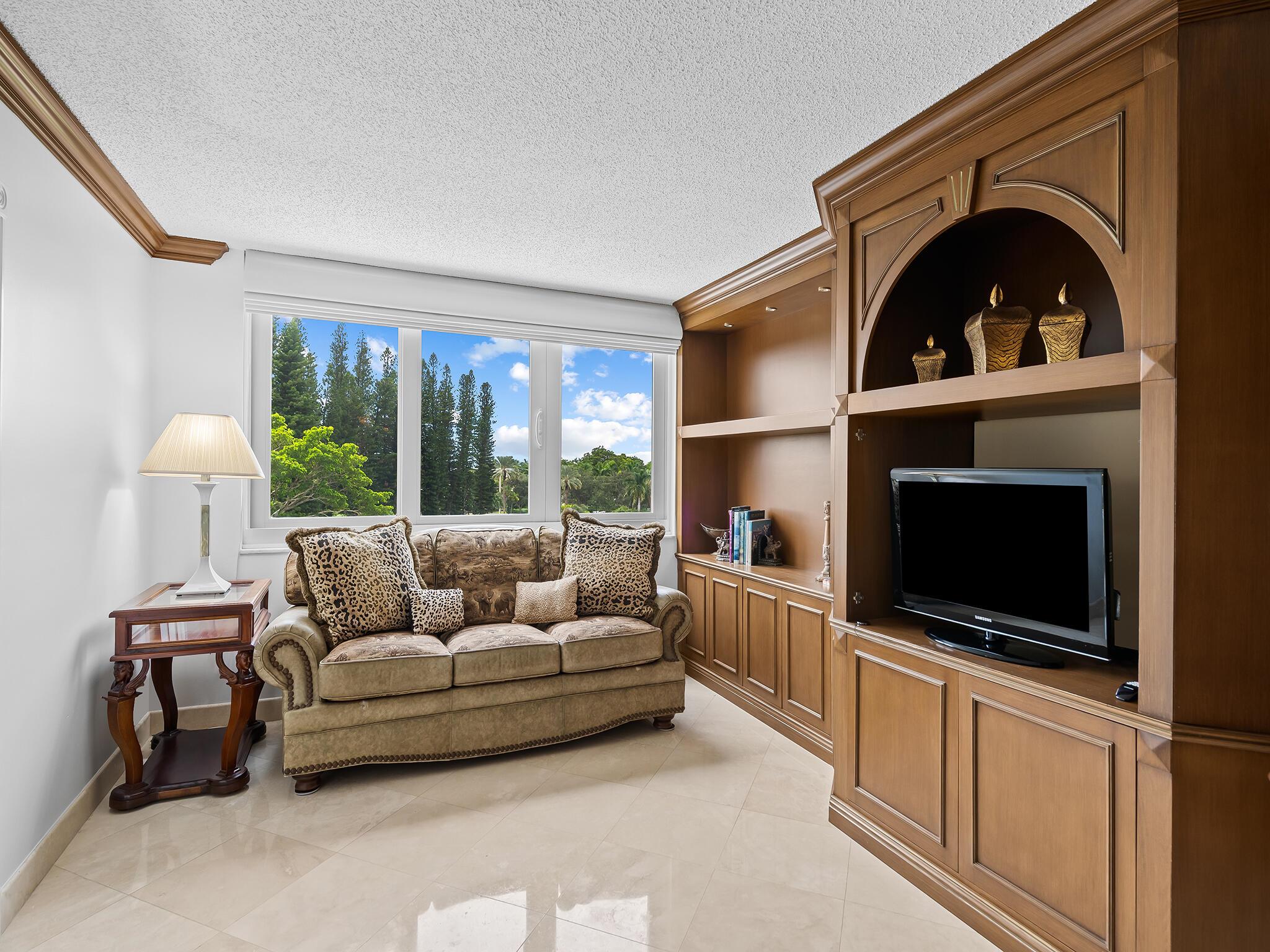 CARLTON CONDO - Residential