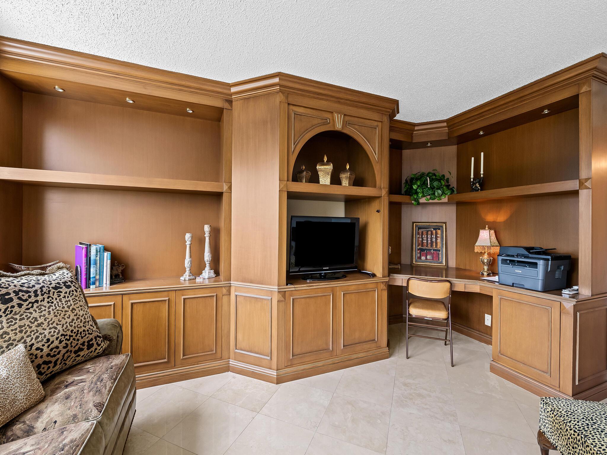 CARLTON CONDO - Residential