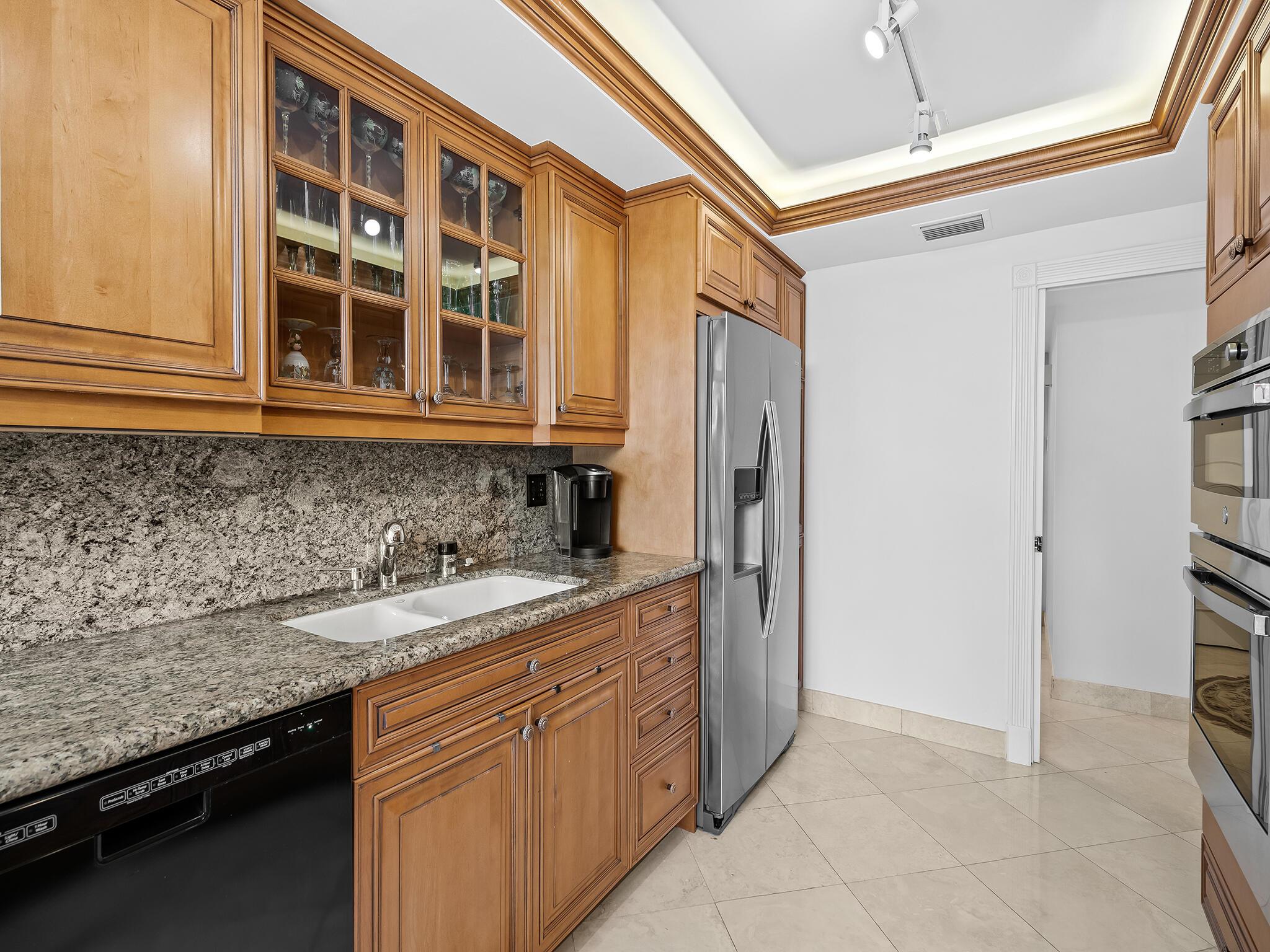 CARLTON CONDO - Residential