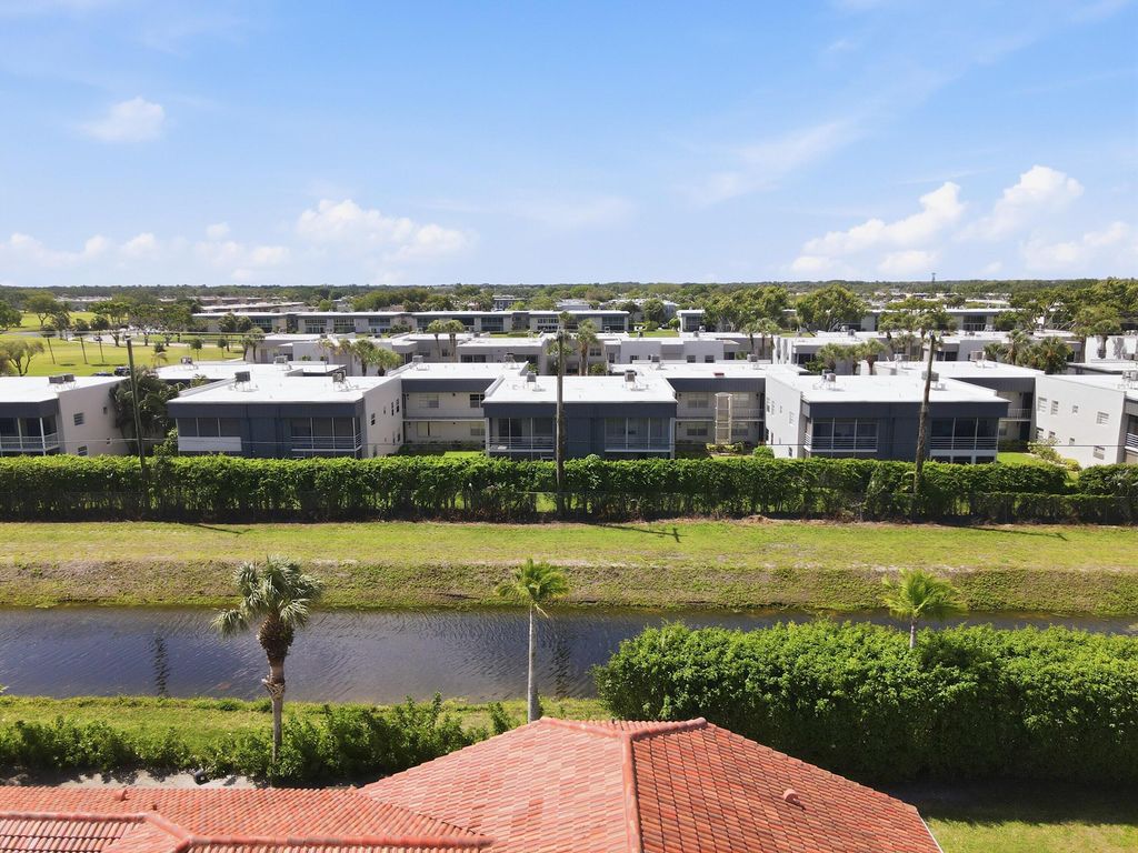 Photo of 226 E Normandy Ln #E, Delray Beach, FL 33484 (MLS # B26019374)