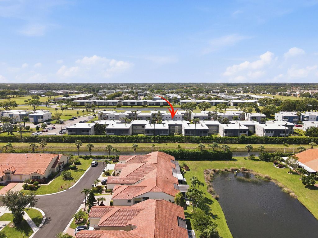 Photo of 226 E Normandy Ln #E, Delray Beach, FL 33484 (MLS # B26019374)