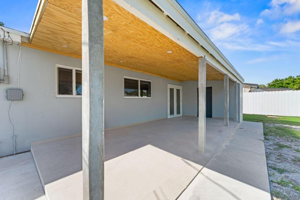 PALM SPRINGS VILLAGE PL 1 IN PB 25 PGS 46 & 47 - Residential