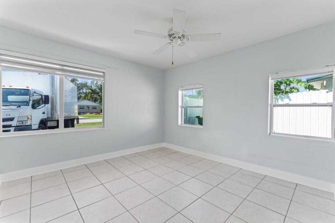 PALM SPRINGS VILLAGE PL 1 IN PB 25 PGS 46 & 47 - Residential