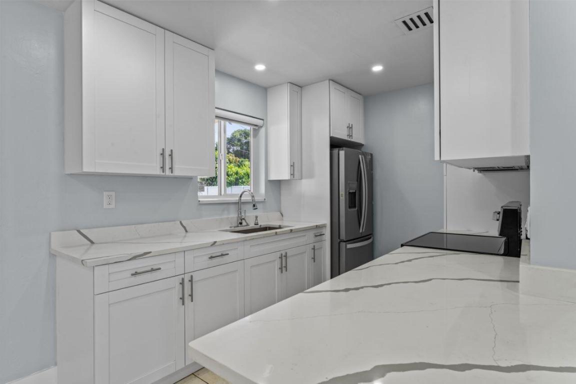 PALM SPRINGS VILLAGE PL 1 IN PB 25 PGS 46 & 47 - Residential