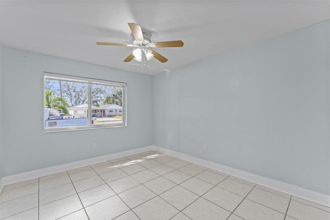 PALM SPRINGS VILLAGE PL 1 IN PB 25 PGS 46 & 47 - Residential