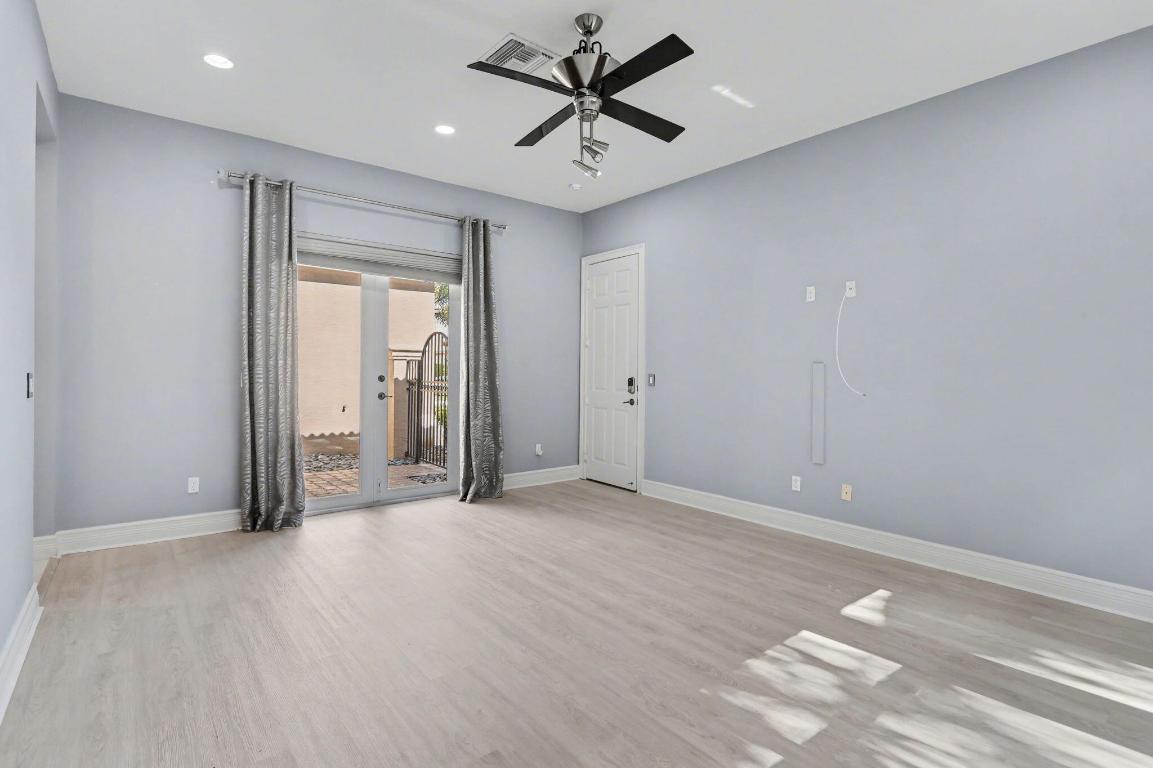 VALENCIA COVE - Residential