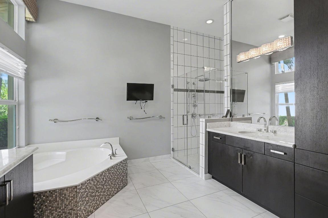 VALENCIA COVE - Residential