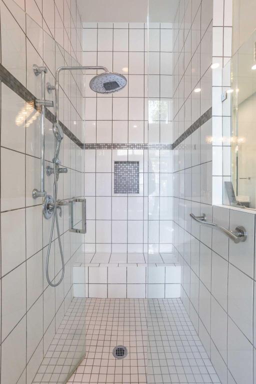 VALENCIA COVE - Residential