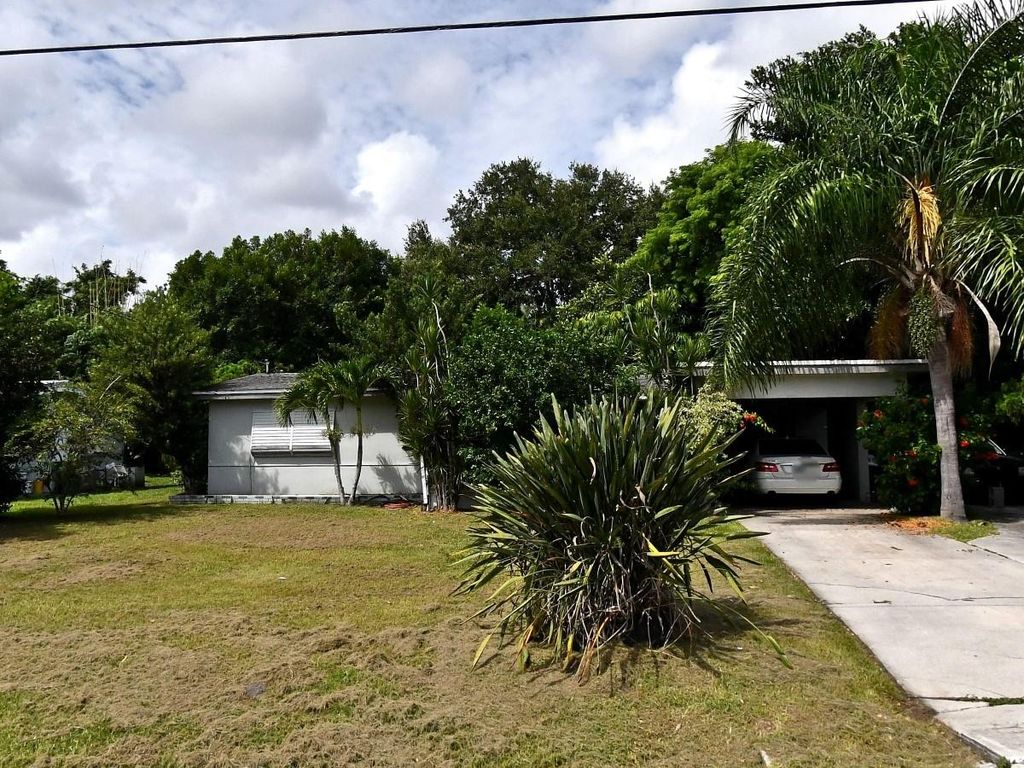 Photo of 2403 Kelly Court, Fort Pierce, FL 34982 (MLS # F10409466)