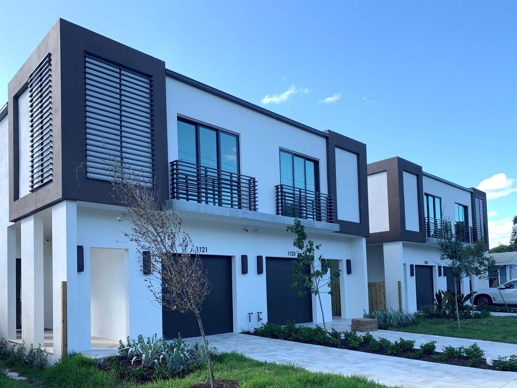 Photo of 1123 NE Ne 17th Ave, Fort Lauderdale, FL 33304 (MLS # R11133905)