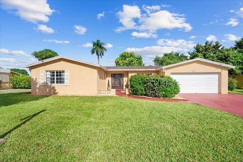 1827 Pinehurst Drive West Palm Beach FL 33407
