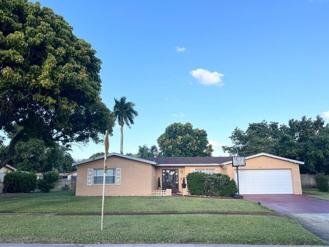 1827 Pinehurst Drive West Palm Beach FL 33407