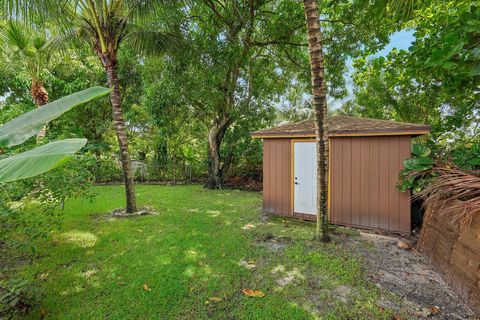 A home in Lauderdale Lakes