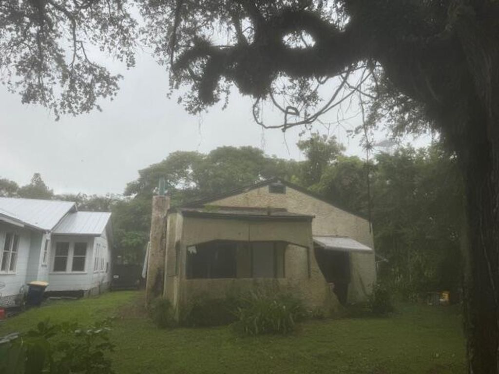 Photo of 802 Delaware Avenue, Fort Pierce, FL 34950 (MLS # R11131451)