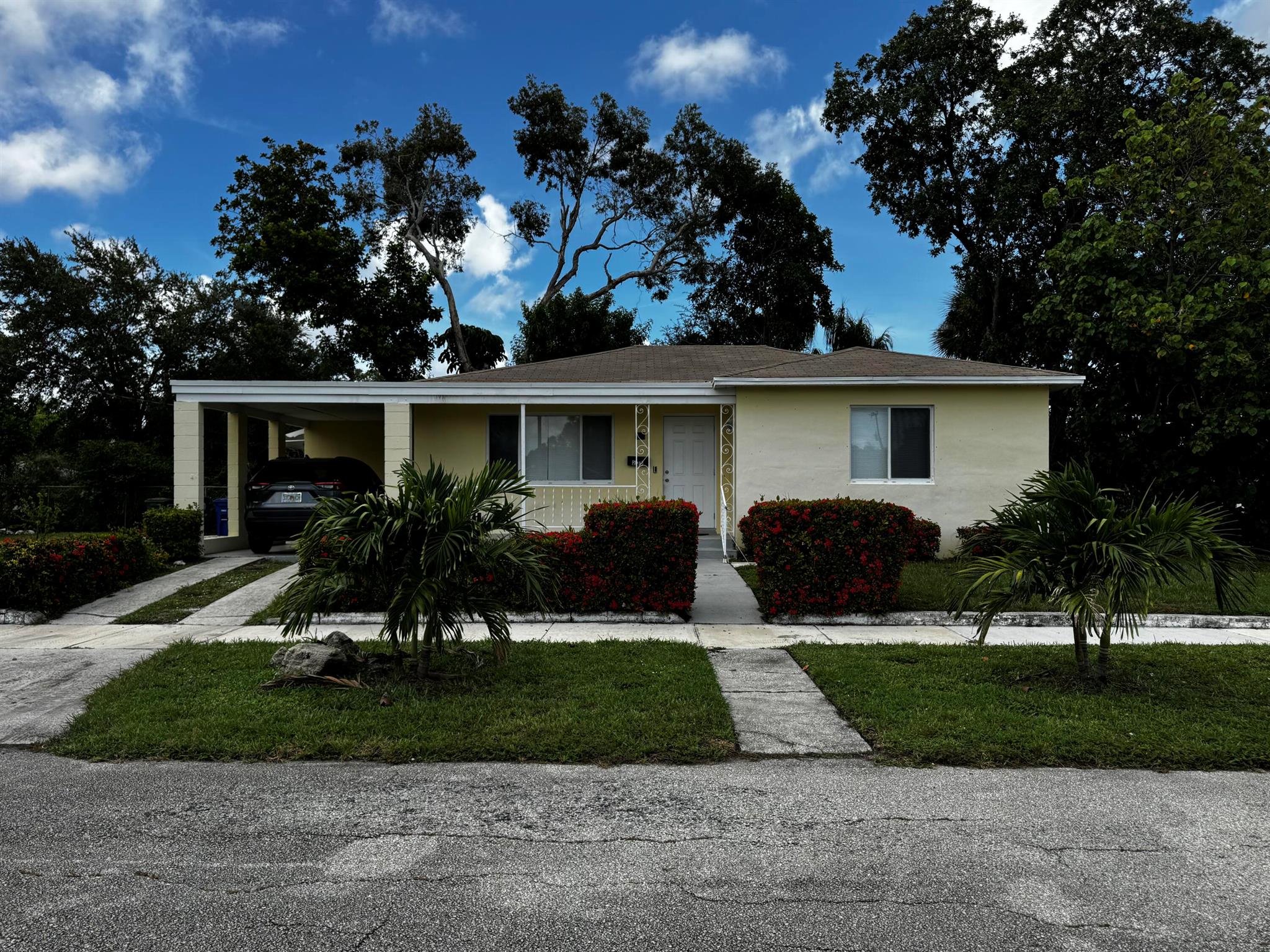 Completely redone home from 2024, including a new AC, new flooring, new kitchen, and new wiring. Roof was redone in 2019. Corner lot. Location is perfectly located walking distance to the tennis courts and the park. All new marina complex is just a few blocks away. Currently rented out for $2800/month. This property is for Investors Only and is part of an 11 unit portfolio being sold together as a package deal.