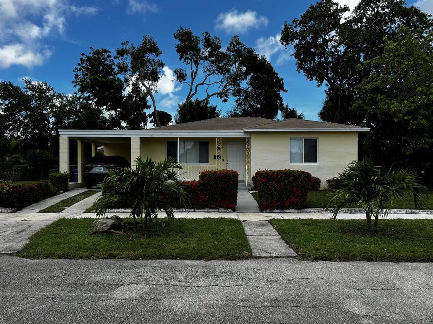 *Investors Only* Completely redone home from 2024, including a new AC, new flooring, new kitchen, and new wiring. Corner lot. Location is perfectly located walking distance to the tennis courts and the park. All new marina complex is just a few blocks away. Currently rented out for $2800/month.