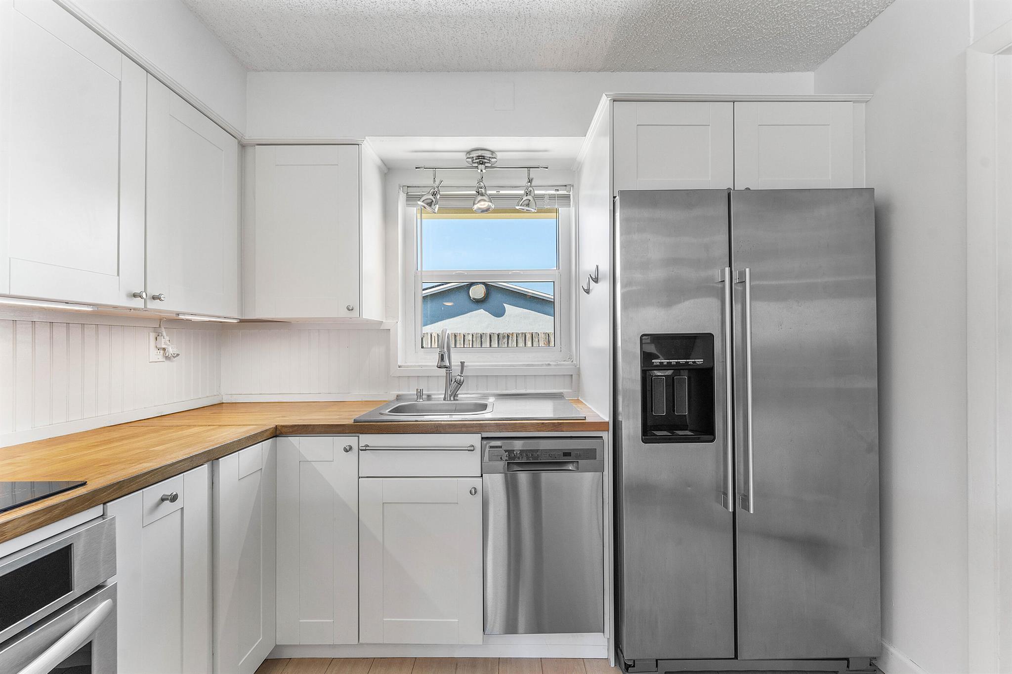 HYPOLUXO RIDGE ADD 1 - Residential Lease