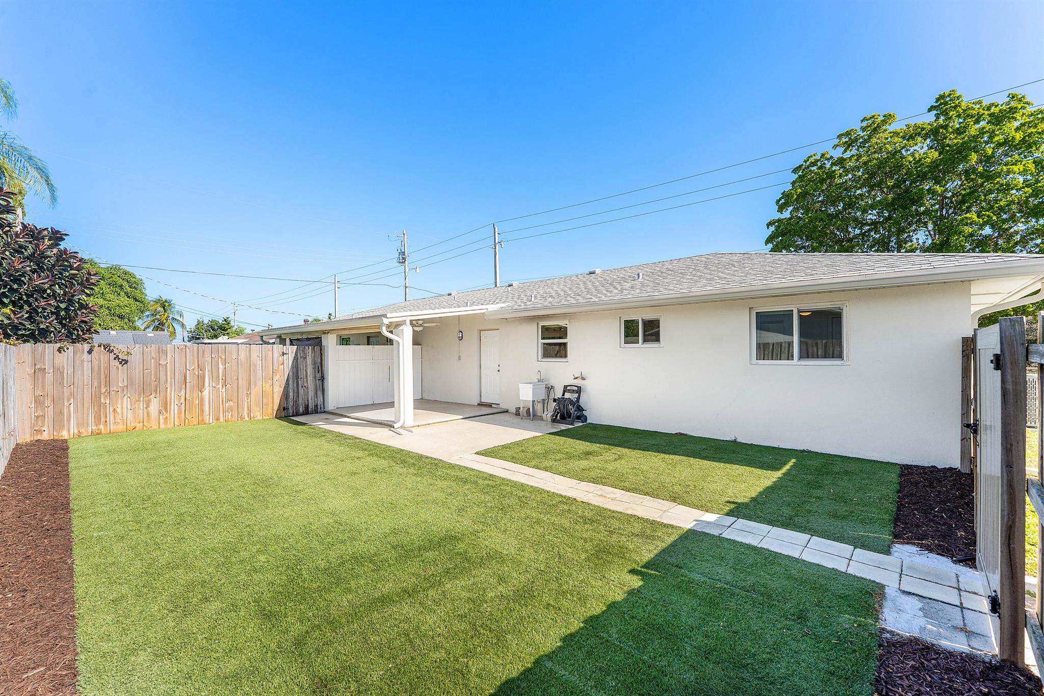 HYPOLUXO RIDGE ADD 1 - Residential Lease