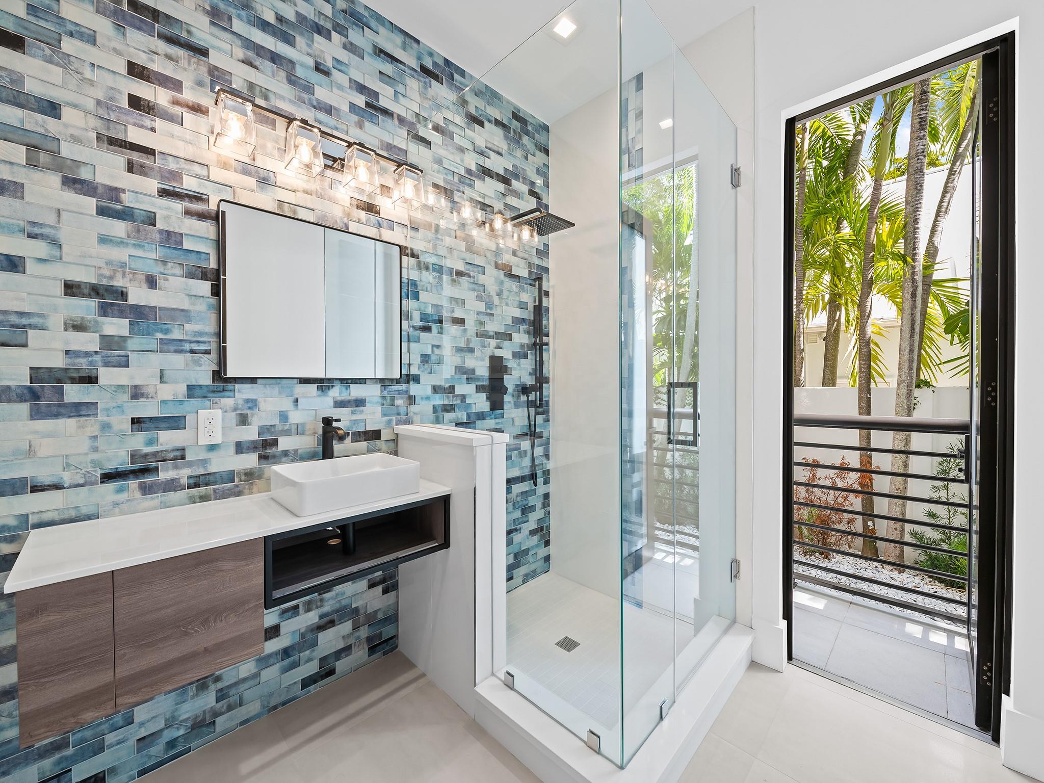 RIO VISTA ISLES - Residential