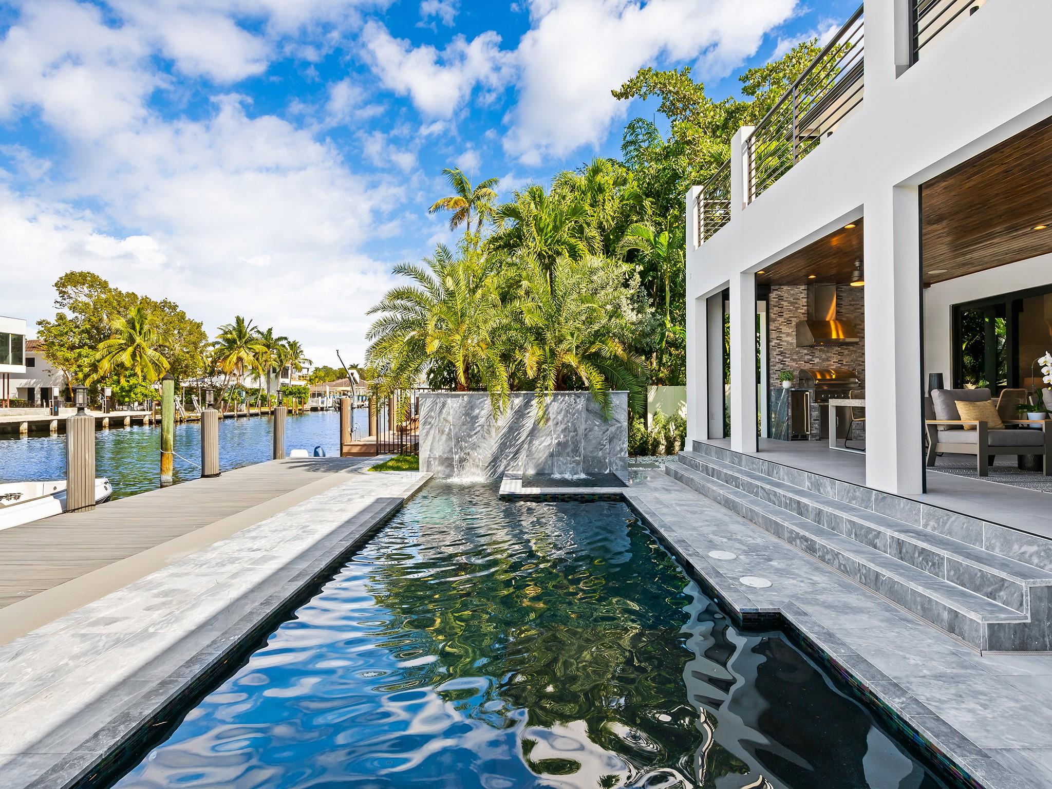 RIO VISTA ISLES - Residential