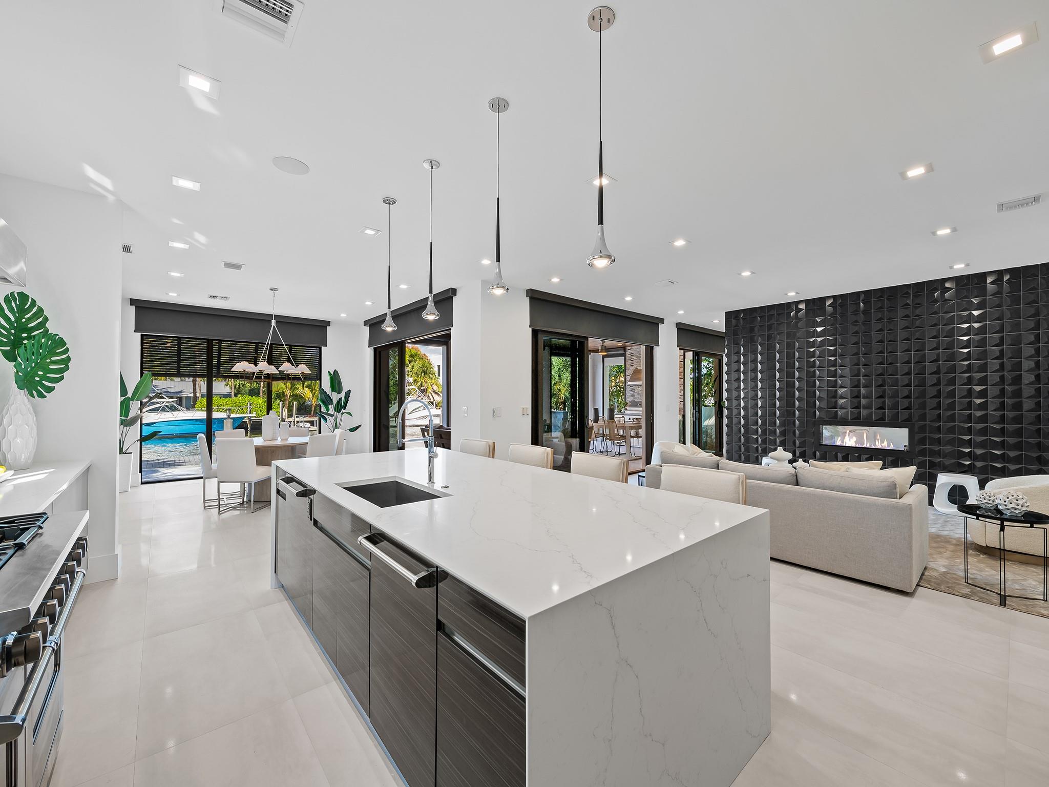 RIO VISTA ISLES - Residential