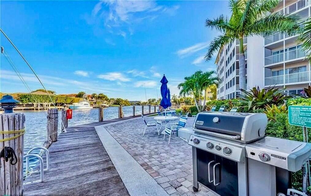 400 N Federal Highway 208