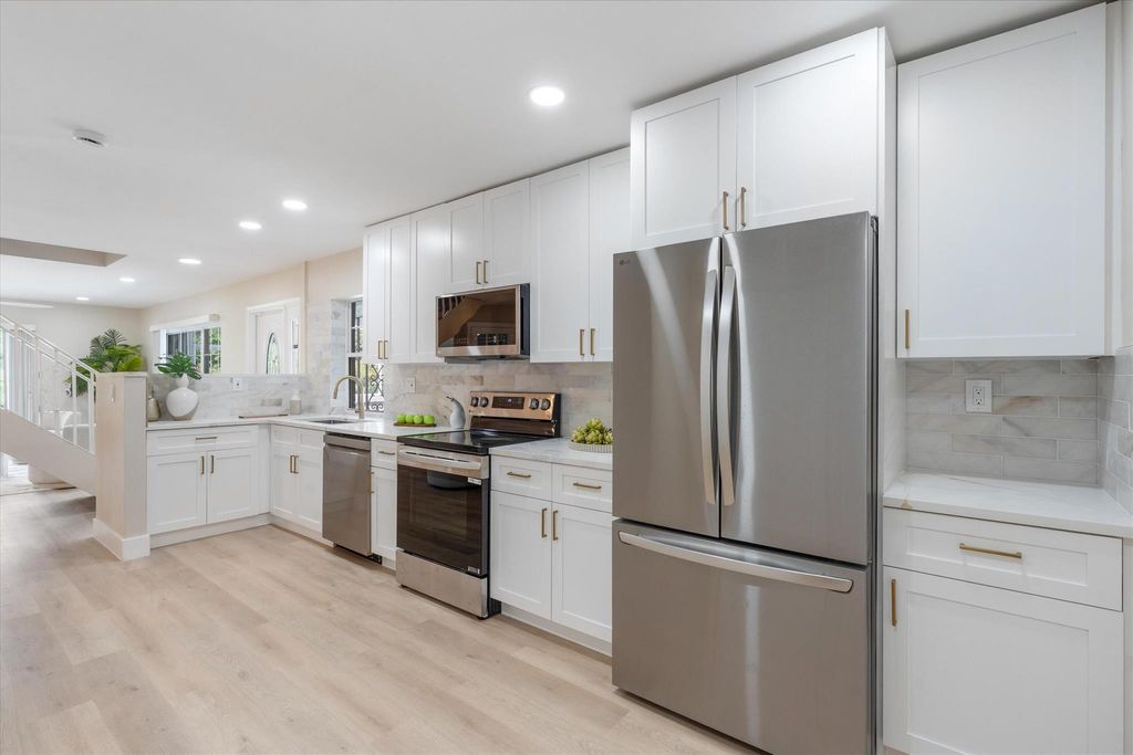 Photo of 401 Vision Court, Palm Beach Gardens, FL 33418 (MLS # R11102299)