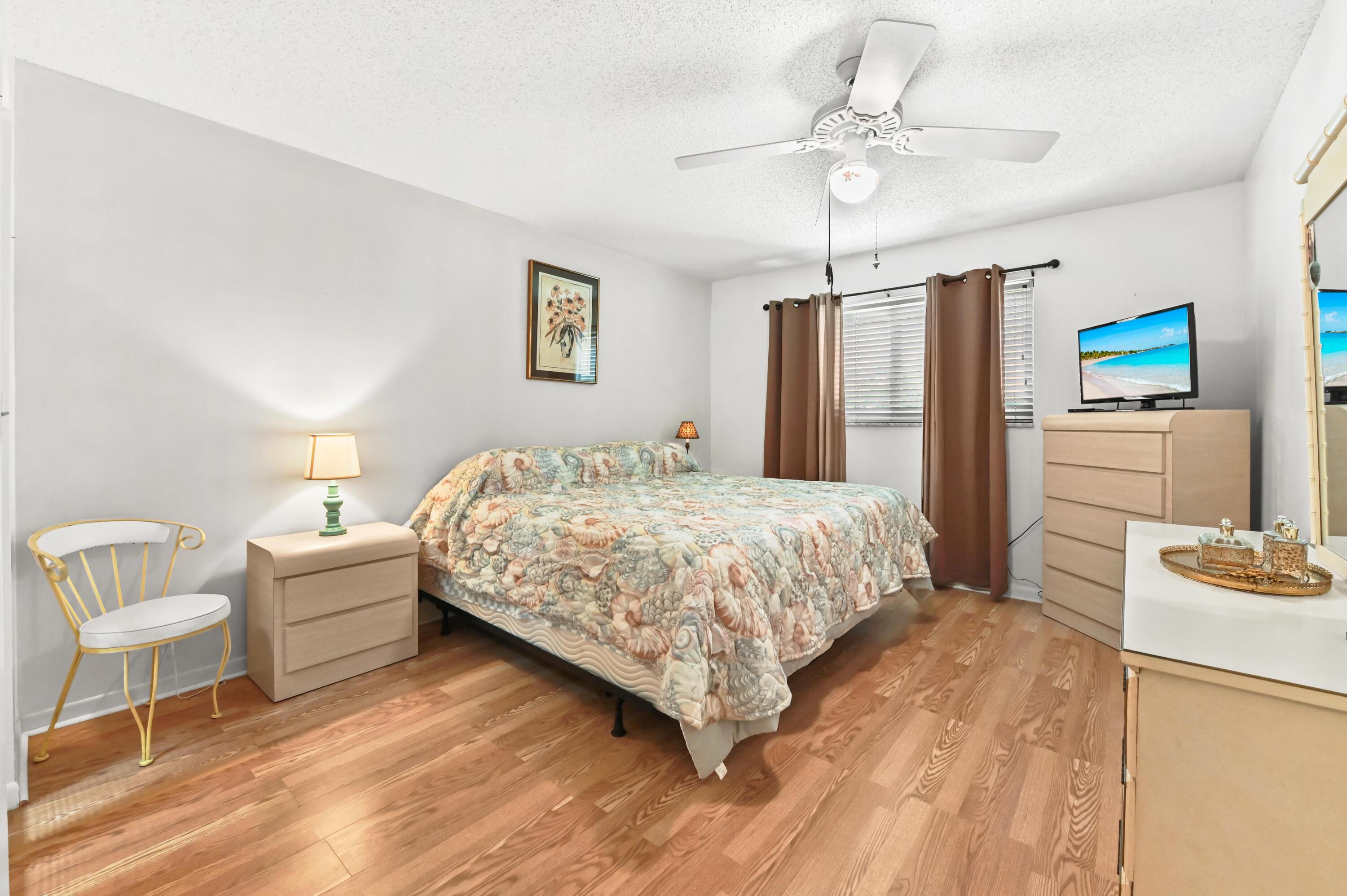 LAKESIDE VILLAGE CONDO 7 - Residential