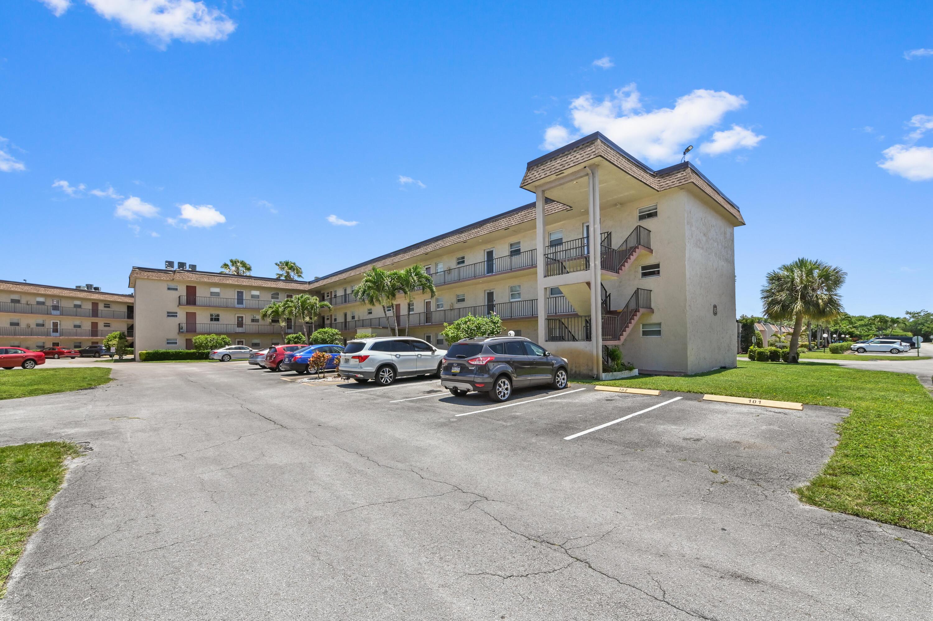 LAKESIDE VILLAGE CONDO 7 - Residential