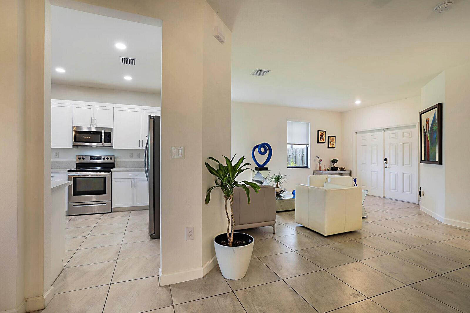 VIA VENTURA NEIGHBORHOOD - Residential Lease