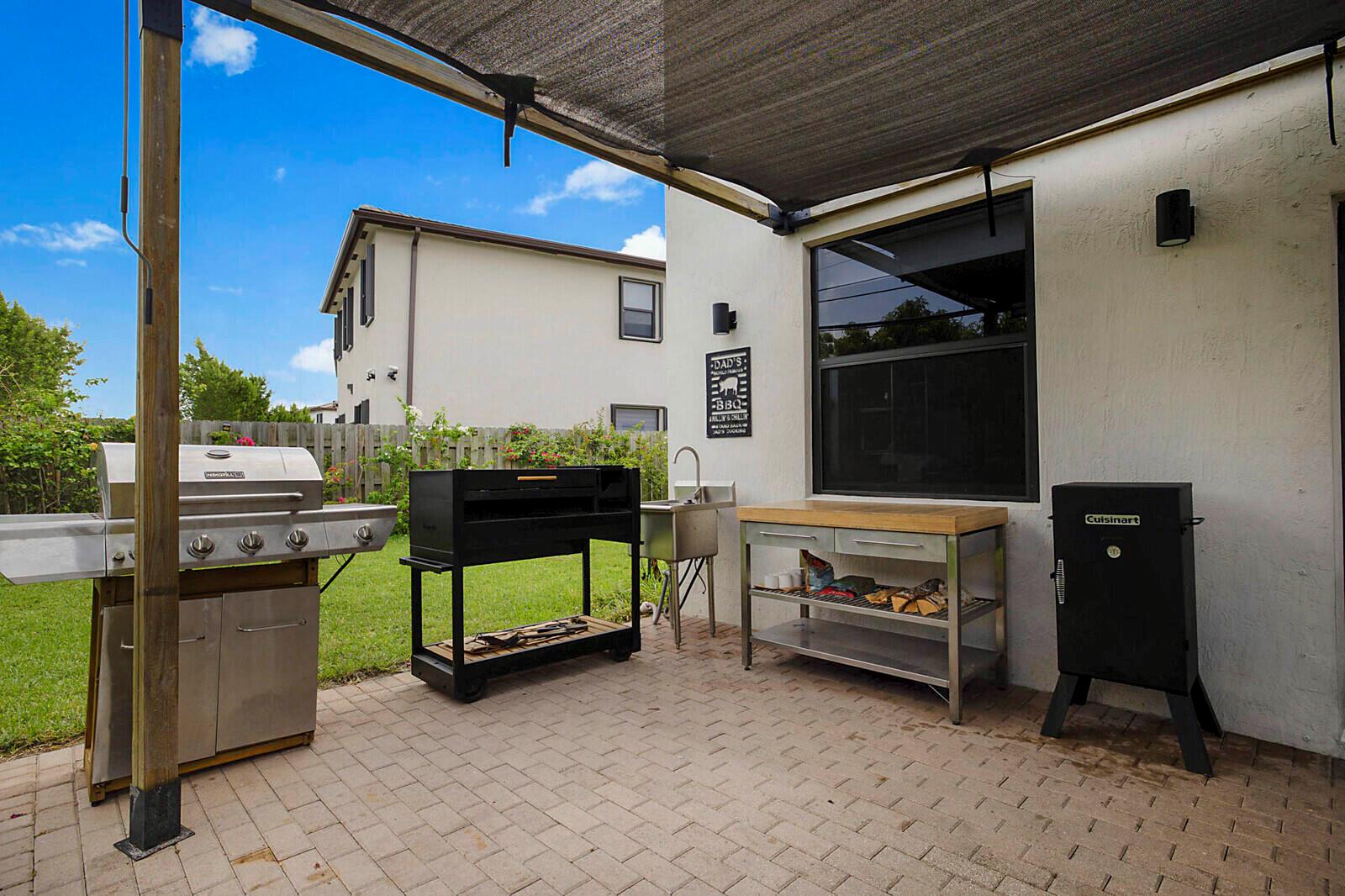 VIA VENTURA NEIGHBORHOOD - Residential Lease