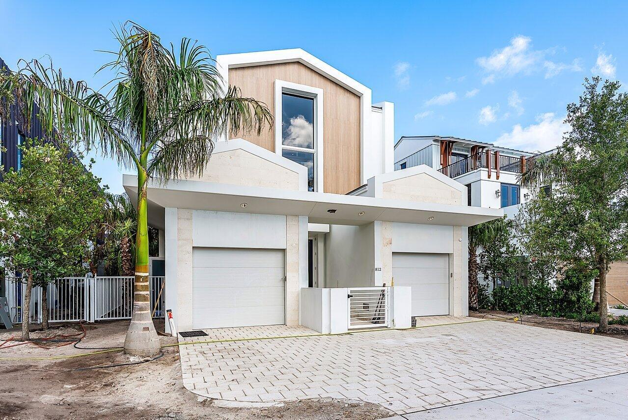 812 Palm Trail