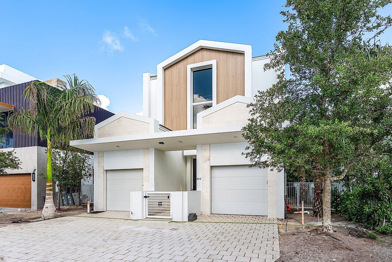 812 Palm Trail