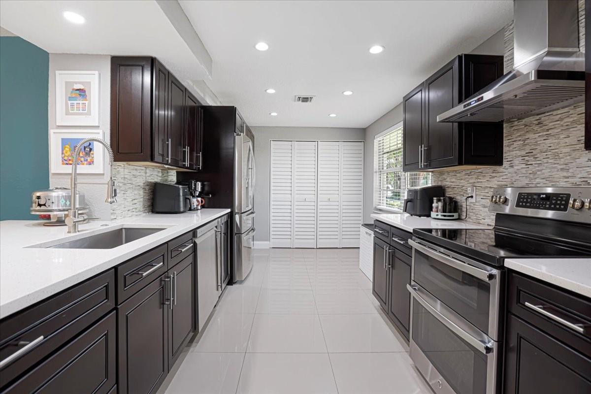 4261 W Palm Aire Dr 107