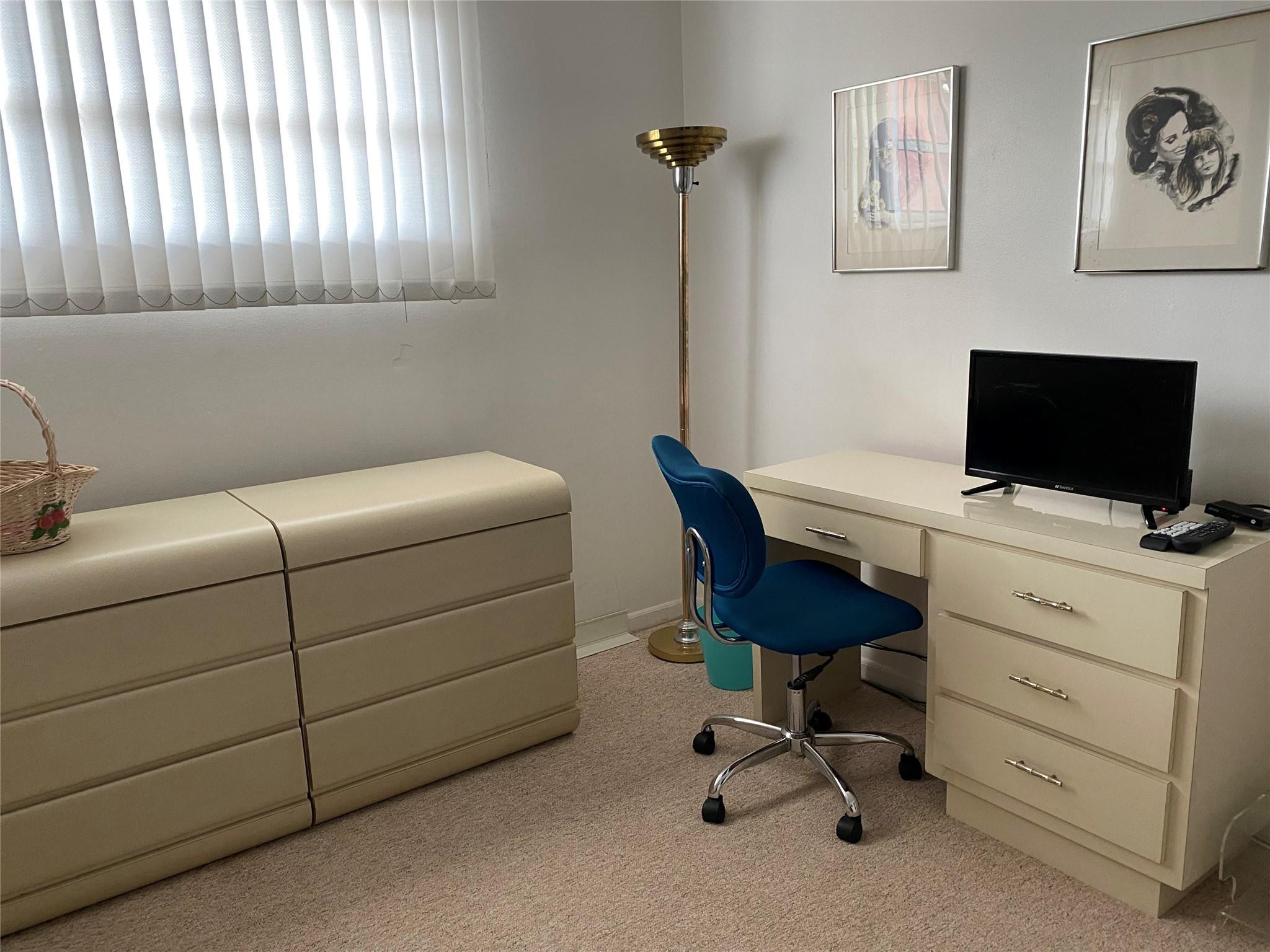 HOLLYBROOK GOLF & TENNIS - Residential