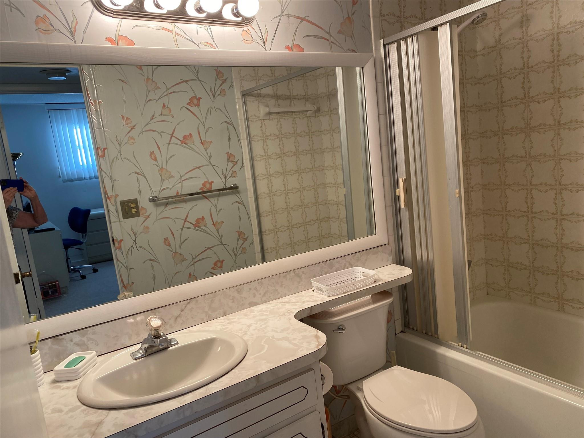 HOLLYBROOK GOLF & TENNIS - Residential