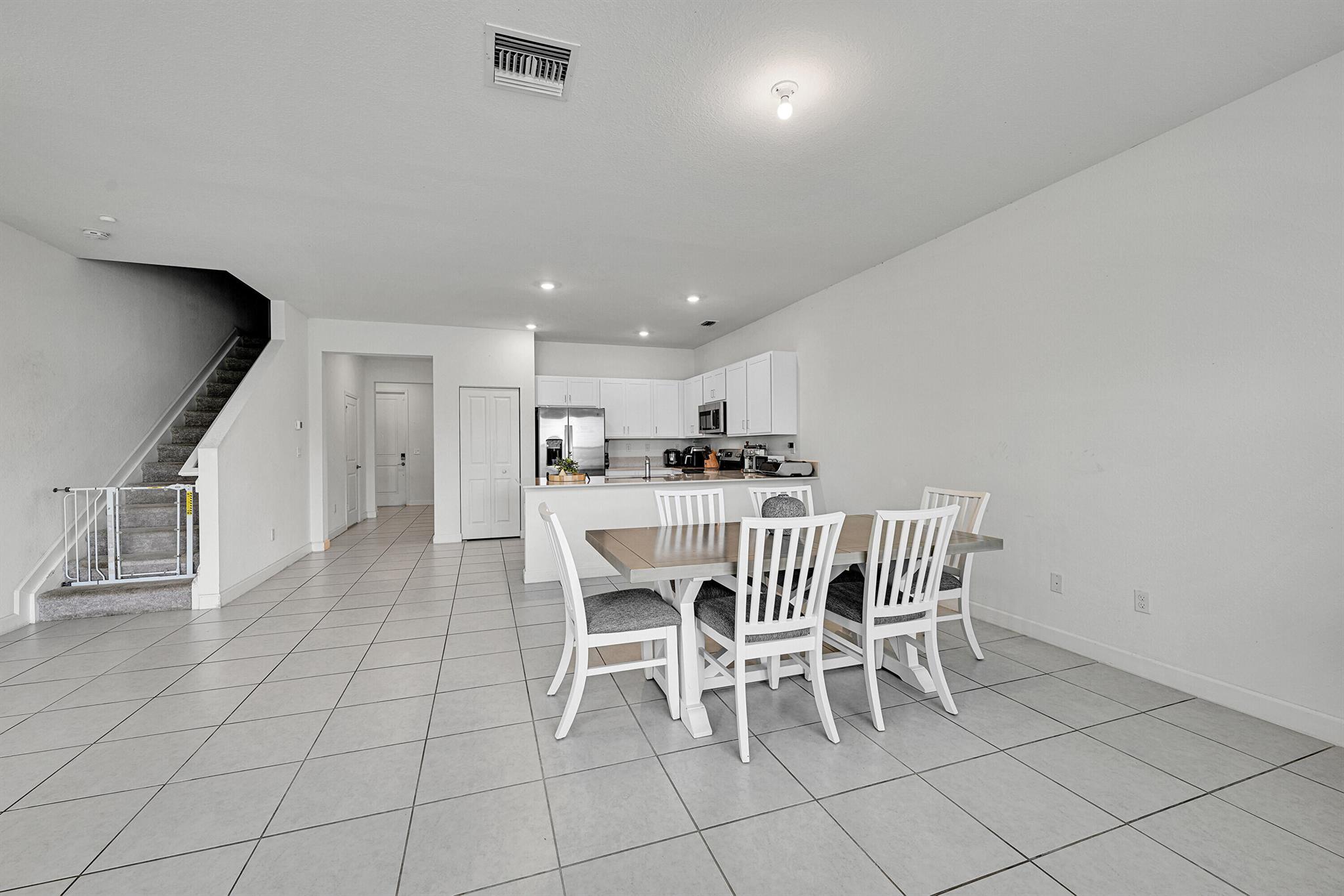 LAKESHORE AT THE FOUNTAIN - Residential