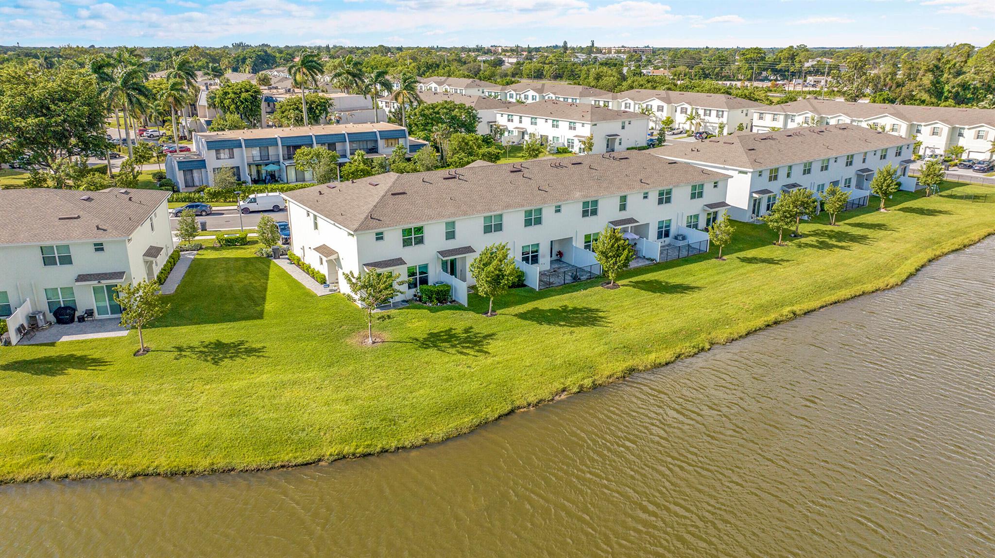 LAKESHORE AT THE FOUNTAIN - Residential