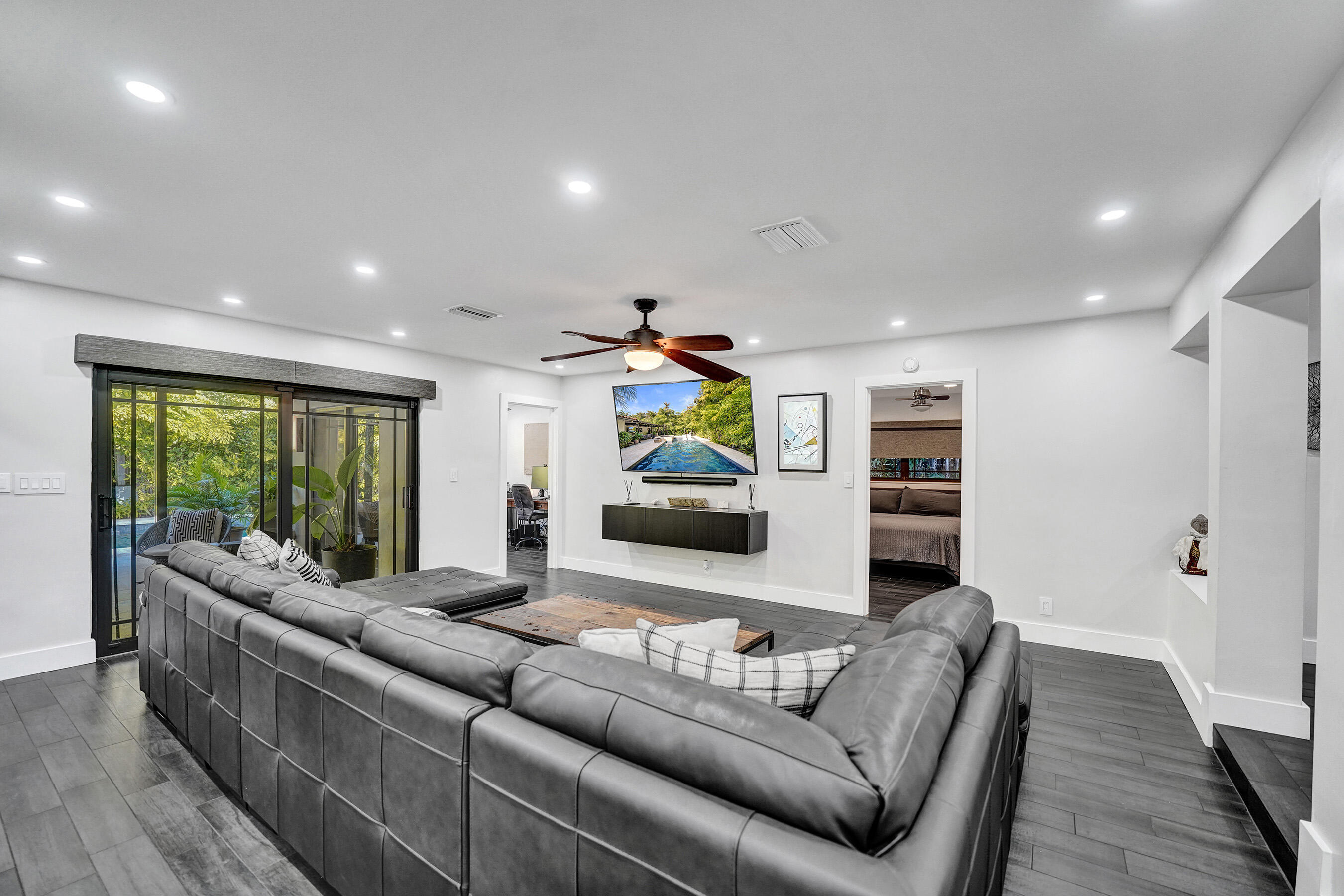 BEACH WAY HEIGHTS UNIT - Residential