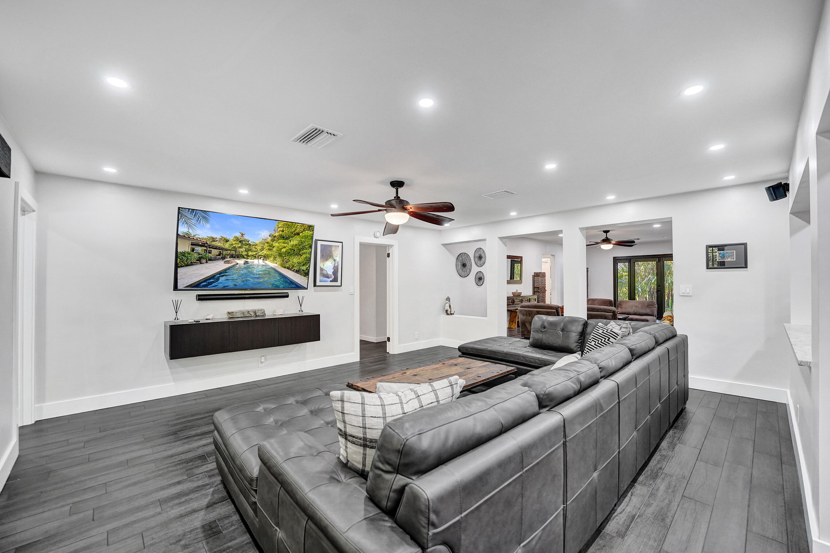 BEACH WAY HEIGHTS UNIT - Residential