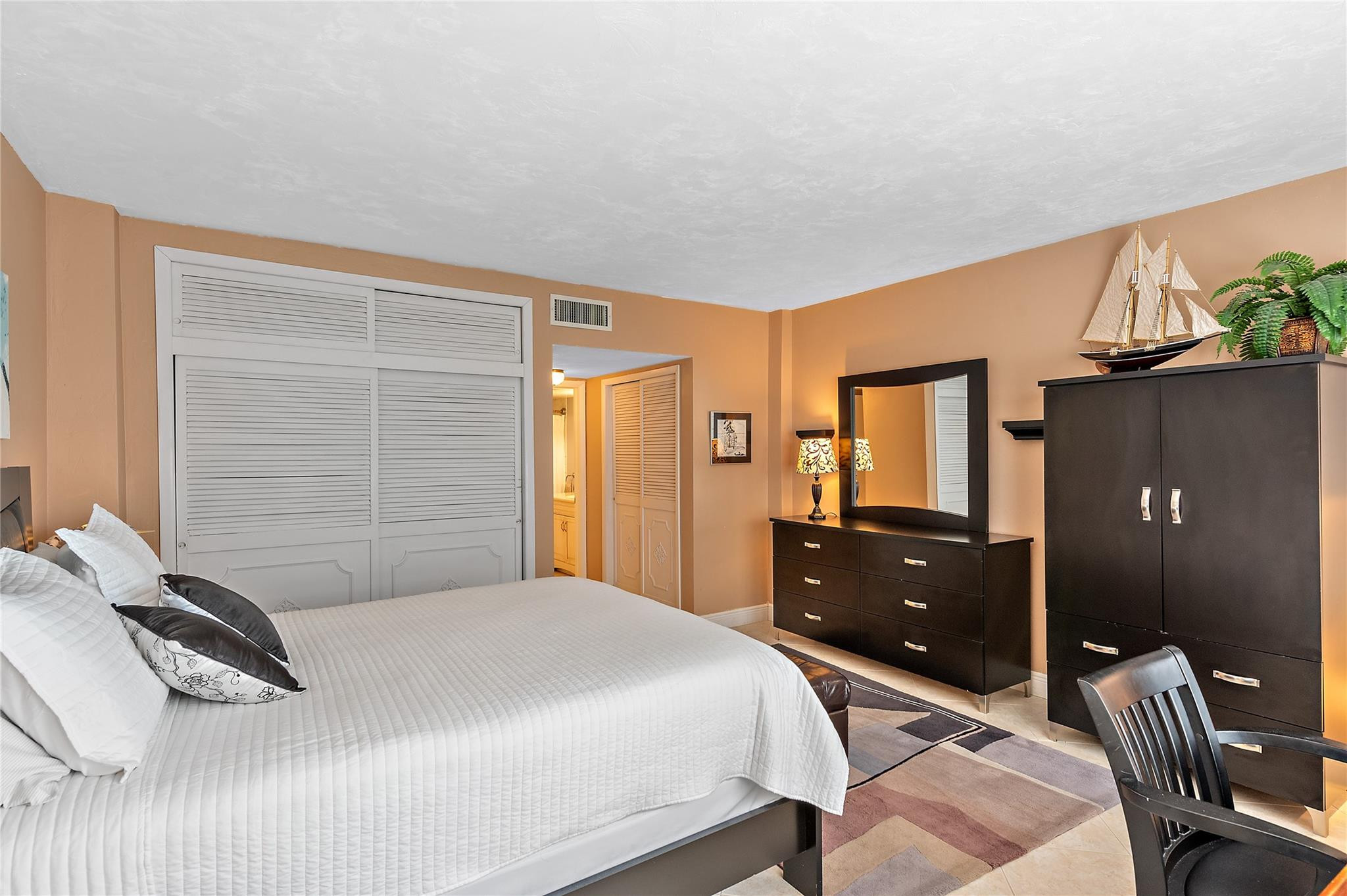 Regency Tower - Residential