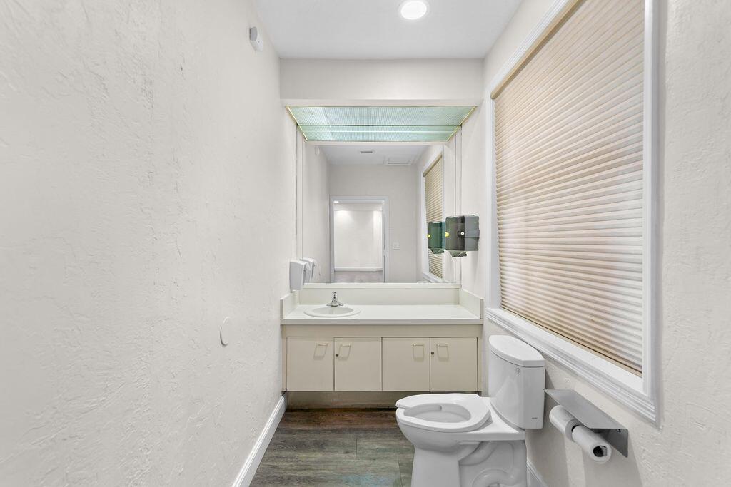 PINE PROFESSIONAL PARK - Commercial Lease