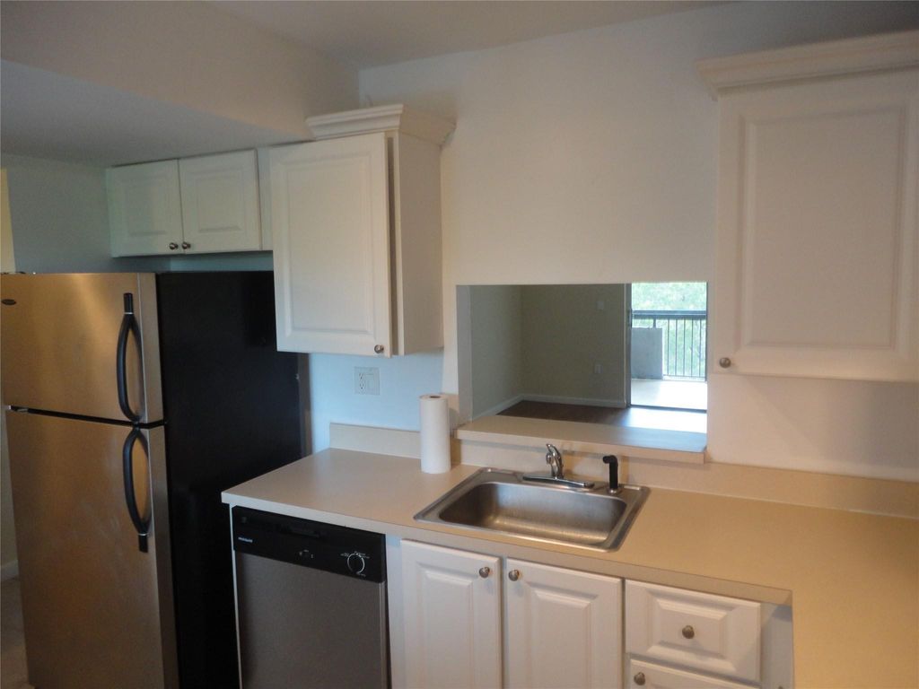 Photo of 731 N Pine Island Road #402, Plantation, FL 33324 (MLS # B26018914)