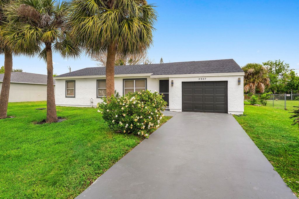 Photo of 2937 SE Ironton Avenue, Port Saint Lucie, FL 34952 (MLS # B26028372)