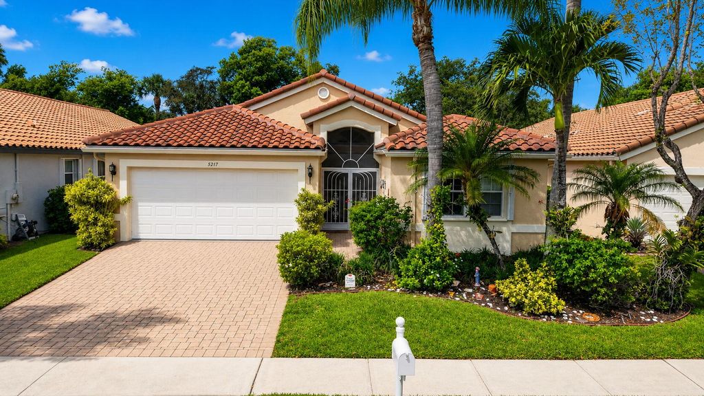 Photo of 5217 Glenville Drive, Boynton Beach, FL 33437 (MLS # B26037686)