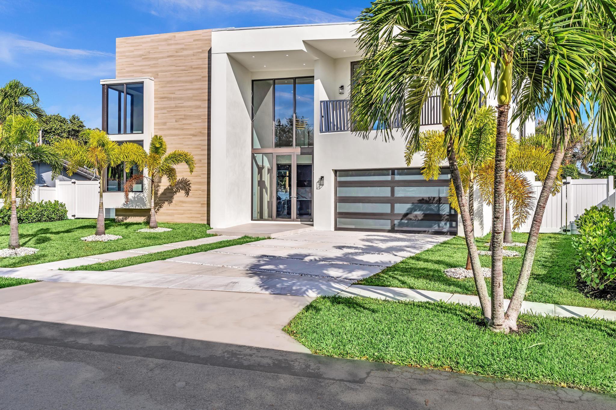 957 SW 12th St