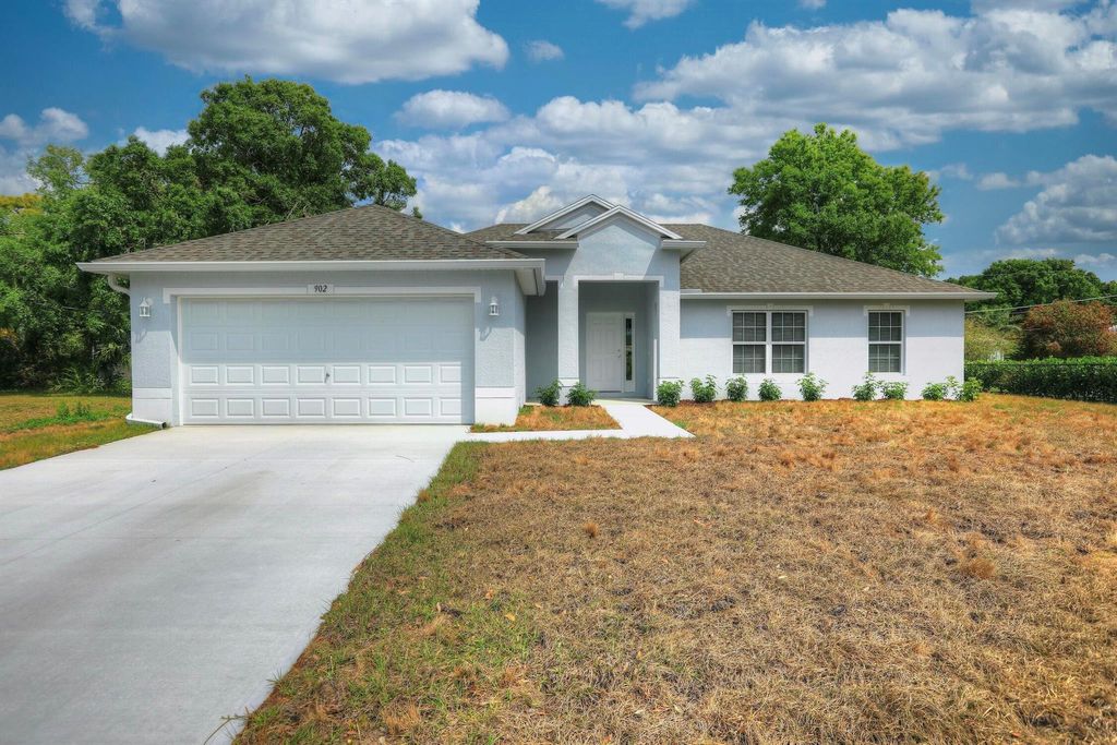 Photo of 902 Fern Avenue, Sebastian, FL 32958 (MLS # R11080772)