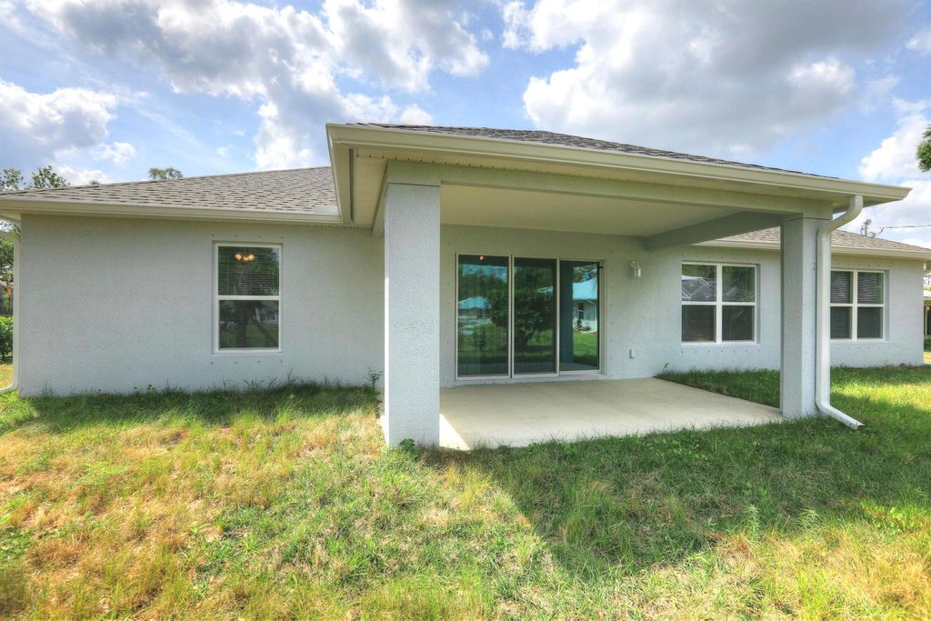 Photo of 902 Fern Avenue, Sebastian, FL 32958 (MLS # R11080772)