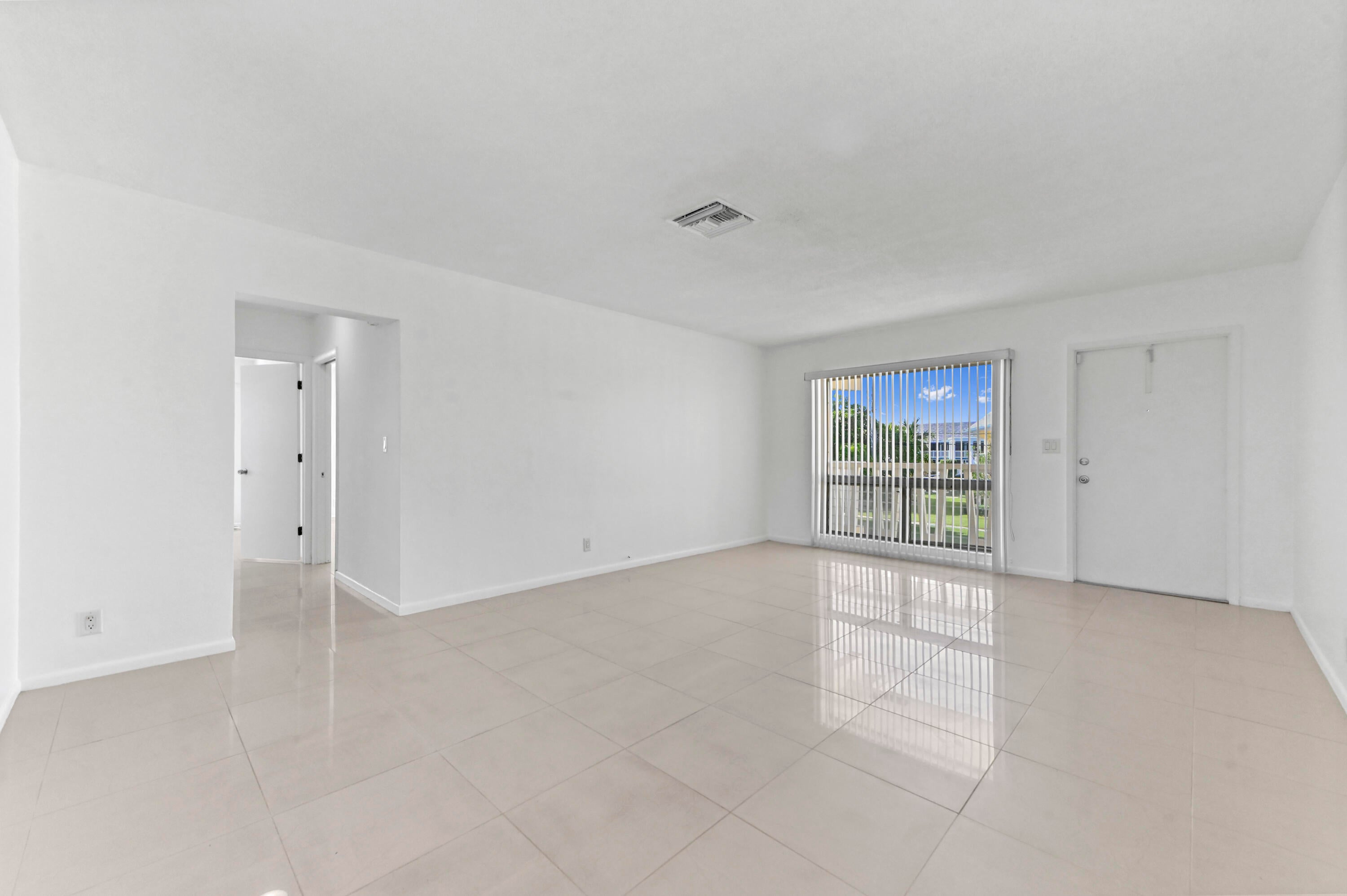 2755 NE 28th Avenue F-1